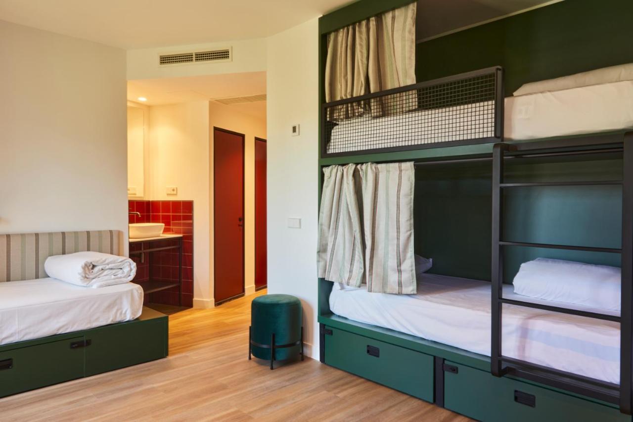 Latroupe Prado Hostel Madrid Bagian luar foto