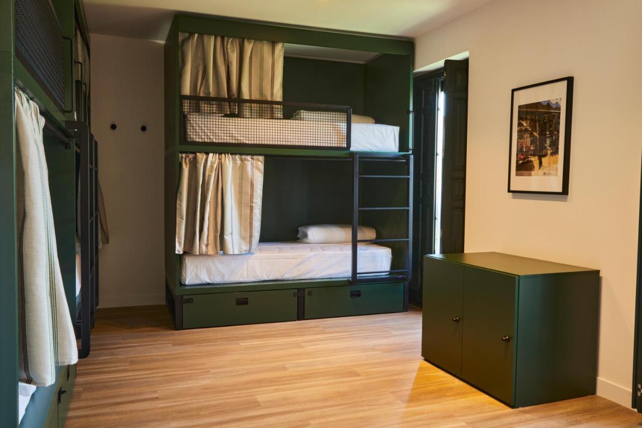 Latroupe Prado Hostel Madrid Bagian luar foto