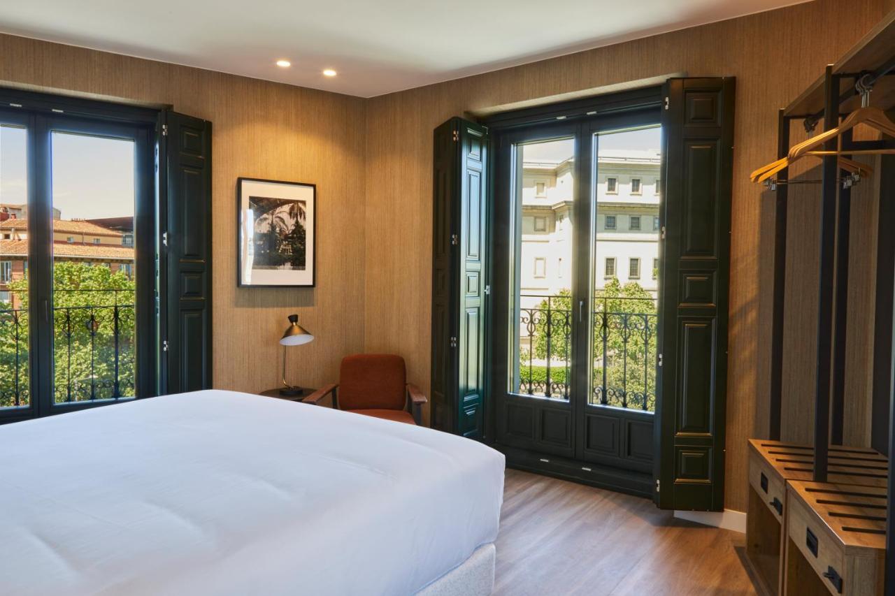 Latroupe Prado Hostel Madrid Bagian luar foto