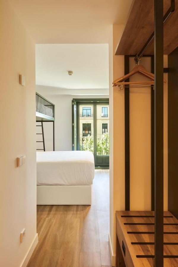 Latroupe Prado Hostel Madrid Bagian luar foto