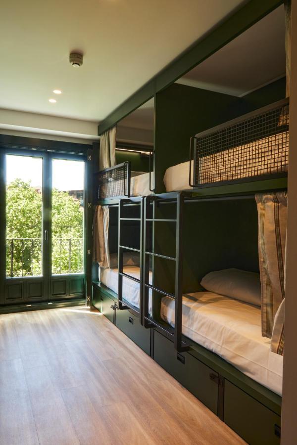 Latroupe Prado Hostel Madrid Bagian luar foto