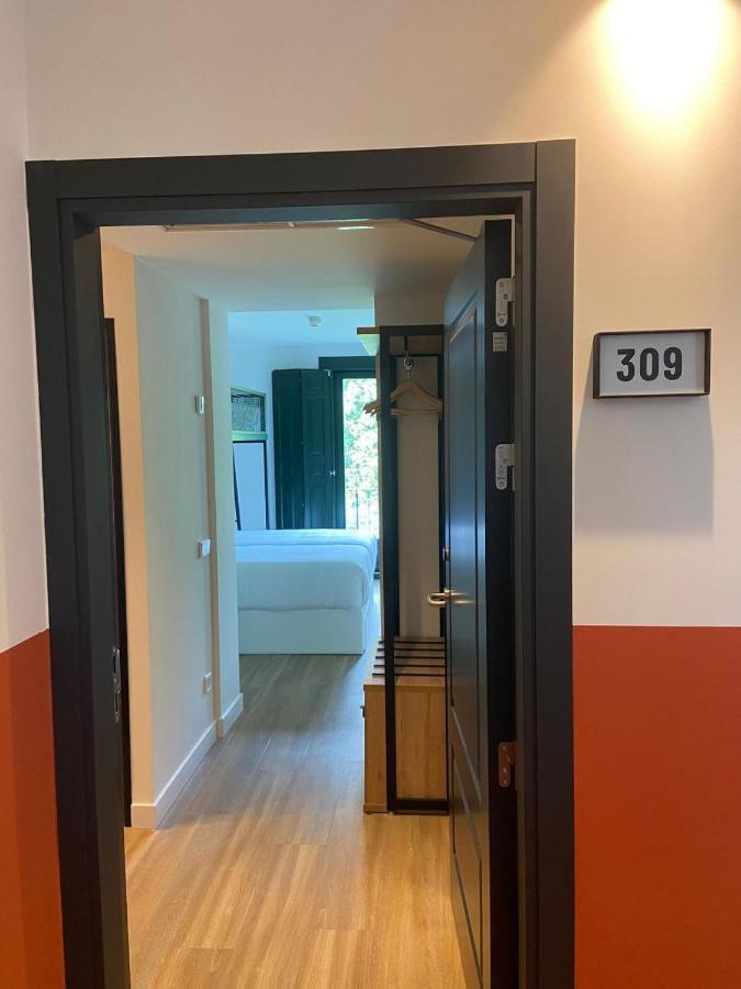 Latroupe Prado Hostel Madrid Bagian luar foto