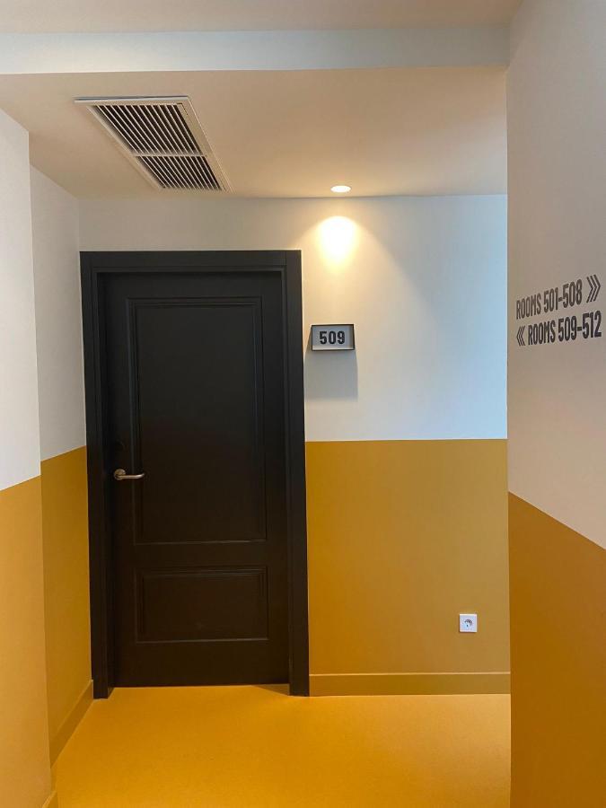 Latroupe Prado Hostel Madrid Bagian luar foto