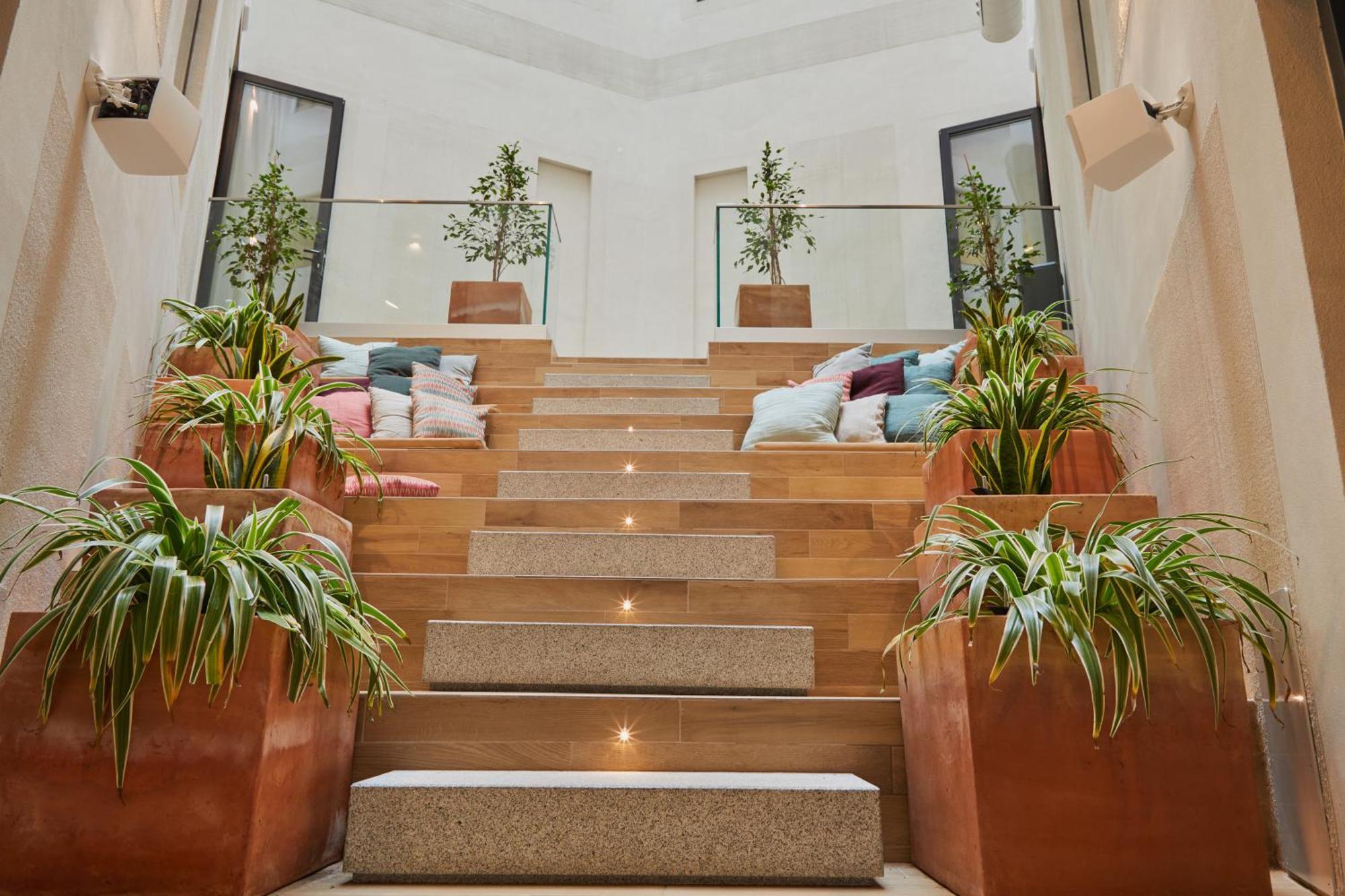 Latroupe Prado Hostel Madrid Bagian luar foto